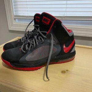 NIKE SHOES SIZE 11